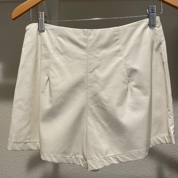 White faux leather skort, size small - Picture 2 of 5